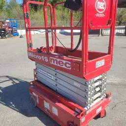 2017 MEC MICRO 19 Scissor Lift
