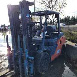 2016 Toyota 8FG35U Warehouse Forklift