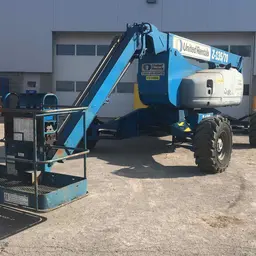 2011 Genie Z-135/70 Articulating Boom Lift