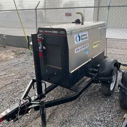 2019 Lincoln Electric VANTAGE 322 Welder