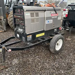 2019 Lincoln Electric VANTAGE 322 Welder