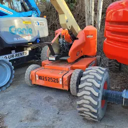 2014 JLG E400AJPN Articulating Boom Lift