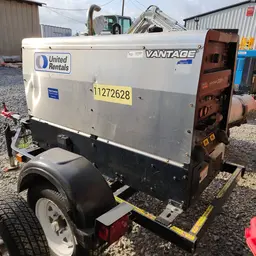 2021 Lincoln Electric VANTAGE 322 Welder