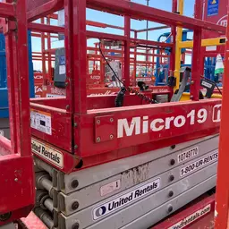 2018 MEC MICRO 19 Scissor Lift