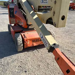 2015 JLG E400AN Articulating Boom Lift