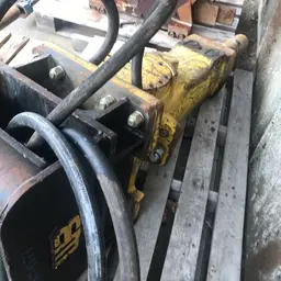 2017 Atlas Copco SB 452 Attachment