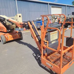 2014 JLG E400AJPN Articulating Boom Lift