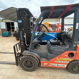 2017 Toyota 8FGU25 Warehouse Forklift