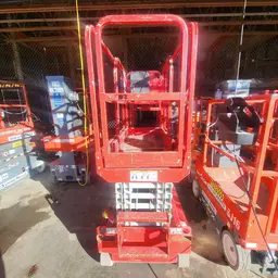 2017 MEC MICRO 19 Scissor Lift