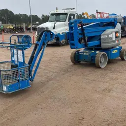 2013 Genie Z-40/23N RJ Articulating Boom Lift
