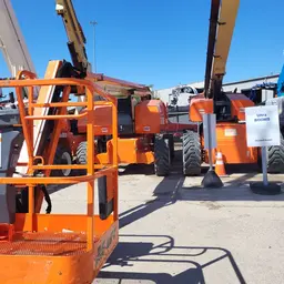 2014 JLG 800AJ Articulating Boom Lift