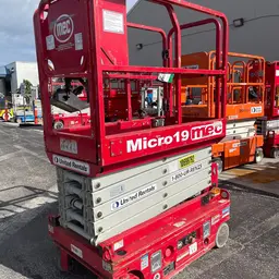 2017 MEC MICRO 19 Scissor Lift