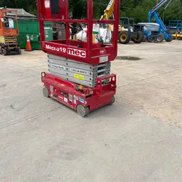 2018 MEC MICRO 19 Scissor Lift