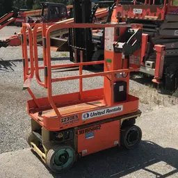 2013 JLG 1230ES Self-Propelled One-Person Lift