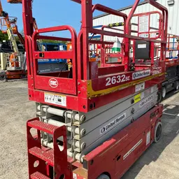 2017 MEC 2632SE Scissor Lift