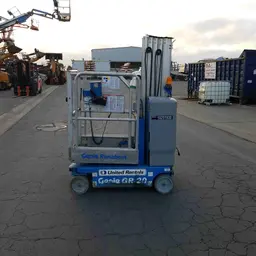 2014 Genie GR-20 Self-Propelled One-Person Lift
