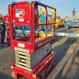 2018 MEC MICRO 19 Scissor Lift