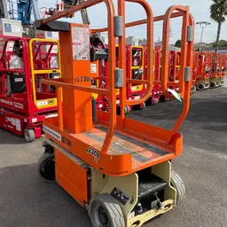 2015 JLG 1230ES Self-Propelled One-Person Lift
