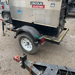 2019 Lincoln Electric VANTAGE 322 Welder