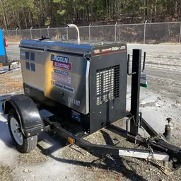 2018 Lincoln Electric VANTAGE 322 Welder