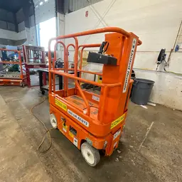 2018 Snorkel TM12 Self-Propelled One-Person Lift