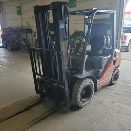 2017 Toyota 8FGU25 Warehouse Forklift