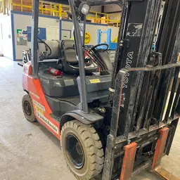 2016 Toyota 8FGU25 Warehouse Forklift