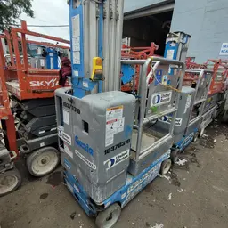 2015 Genie GR-20 Self-Propelled One-Person Lift