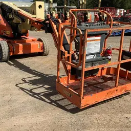 2013 JLG E400AJP Articulating Boom Lift