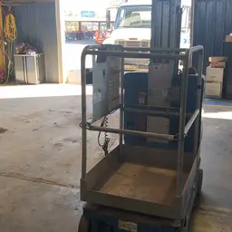 2014 Genie GR-20 Self-Propelled One-Person Lift