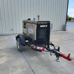 2019 Lincoln Electric VANTAGE 322 Welder