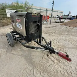 2019 Lincoln Electric VANTAGE 322 Welder