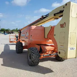 2013 JLG 800AJ Articulating Boom Lift
