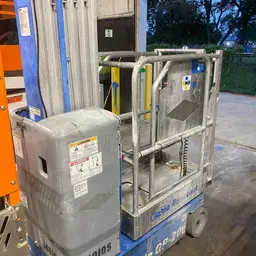 2014 Genie GR-20 Self-Propelled One-Person Lift