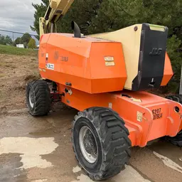 2013 JLG 800AJ Articulating Boom Lift