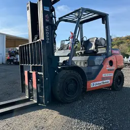 2017 Toyota 8FG35U Warehouse Forklift