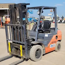 2016 Toyota 8FDU25 Warehouse Forklift