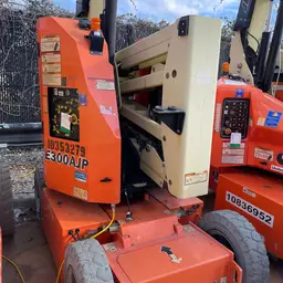2015 JLG E300AJP Articulating Boom Lift