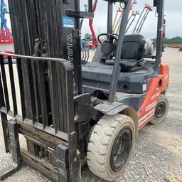 2018 Toyota 8FGU30 Warehouse Forklift