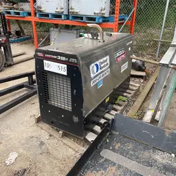 2019 Lincoln Electric VANTAGE 322 Welder