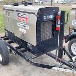 2018 Lincoln Electric VANTAGE 322 Welder