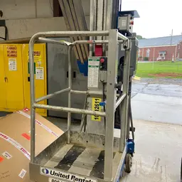 2018 Genie AWP-40SDC Pusharound Lift