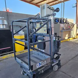 2017 JLG 25AM-DC Pusharound Lift