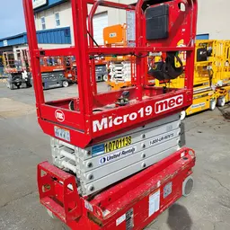 2017 MEC MICRO 19 Scissor Lift