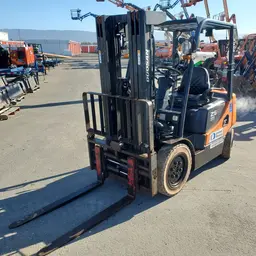 2017 Doosan G25E Warehouse Forklift