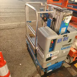 2016 Genie GR-12 Self-Propelled One-Person Lift