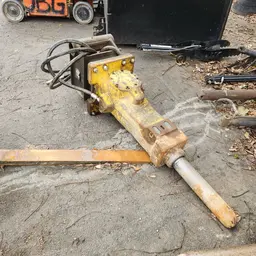 2017 Atlas Copco SB 452 Attachment