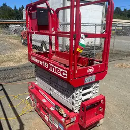 2018 MEC MICRO 19 Scissor Lift