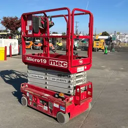 2017 MEC MICRO 19 Scissor Lift