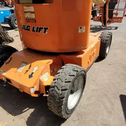 2013 JLG E450AJ Articulating Boom Lift